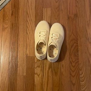 Butter cream colored sketchers brand new